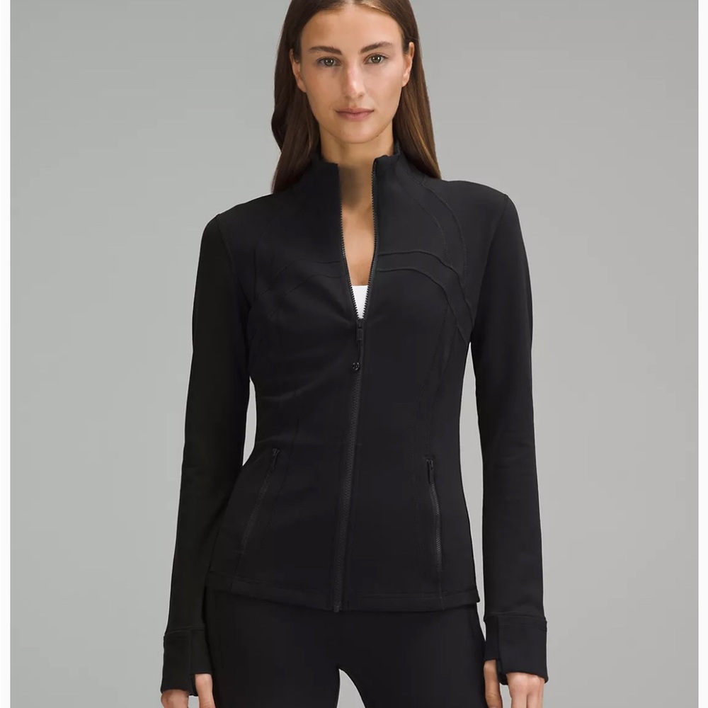 black defined jacket size 0. perfect for shorter people (4’8-5’1)
